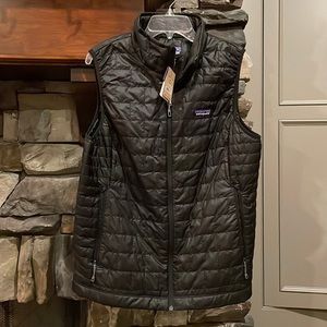 NWT Women’s Patagonia Nano Puff vest XL